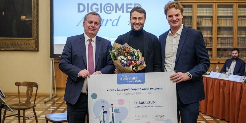 Czech DIGI@MED Award 2023: Již popáté společnost Roche ocenila projekty přinášející inovativní digitální a mobilní řešení ve zdravotnictví. Vítězné projekty využívají umělou inteligenci